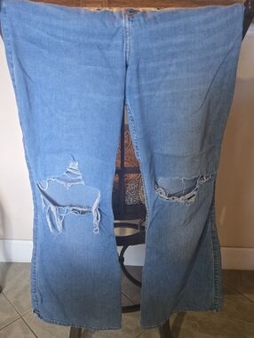 Classic Distressed Wide-Leg Women's Jeans - Light Blue